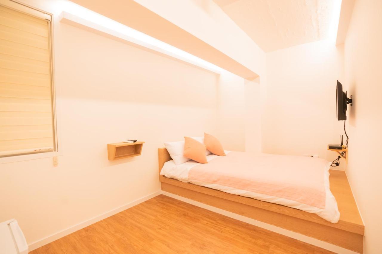 Hotel Huayuanhouse Hq In Hongdae Seul Esterno foto