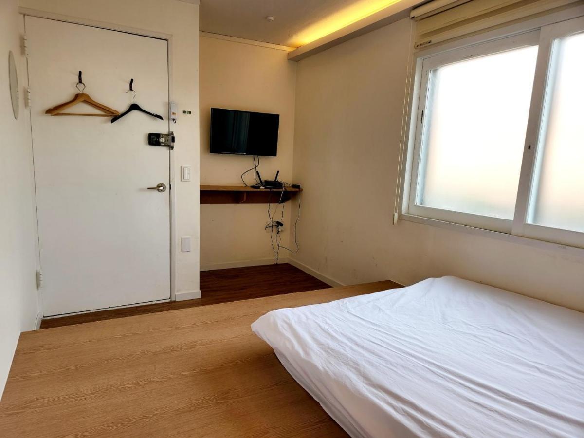 Hotel Huayuanhouse Hq In Hongdae Seul Esterno foto