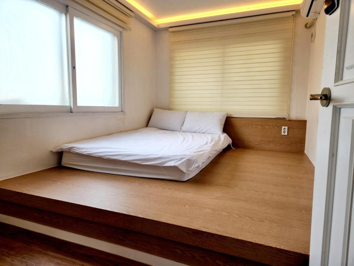 Hotel Huayuanhouse Hq In Hongdae Seul Esterno foto